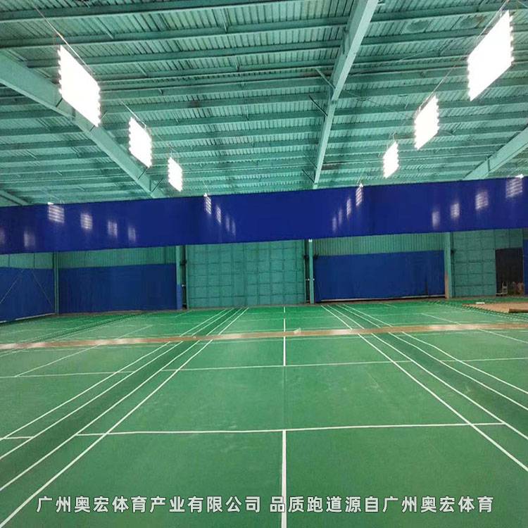 高铁桥下空间巧利用“灰色地带”变成网红运动场